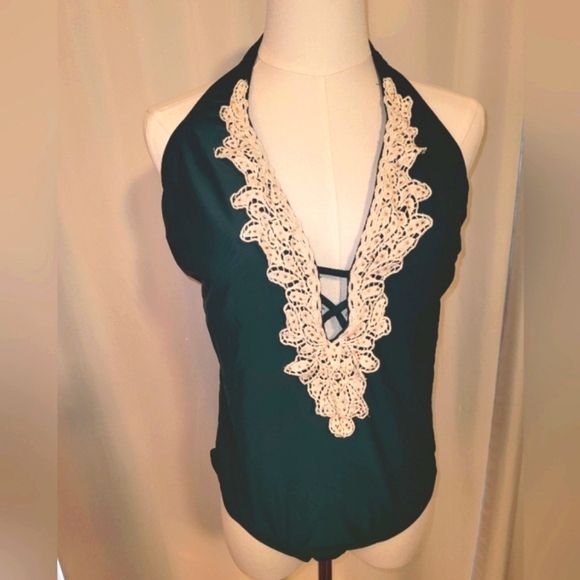 🌟 VENUS full body cutout laceup one piece flattering Swimsuit ties neck size 16 - Picture 5 of 12